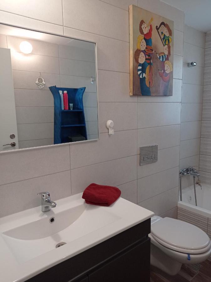 New! Great Location! Vibrant Downtown, Talpiot Market, Flea Market, Carmel Beach, Close To Everywhere Apartman Haifa Kültér fotó