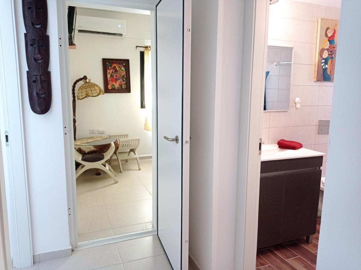 New! Great Location! Vibrant Downtown, Talpiot Market, Flea Market, Carmel Beach, Close To Everywhere Apartman Haifa Kültér fotó